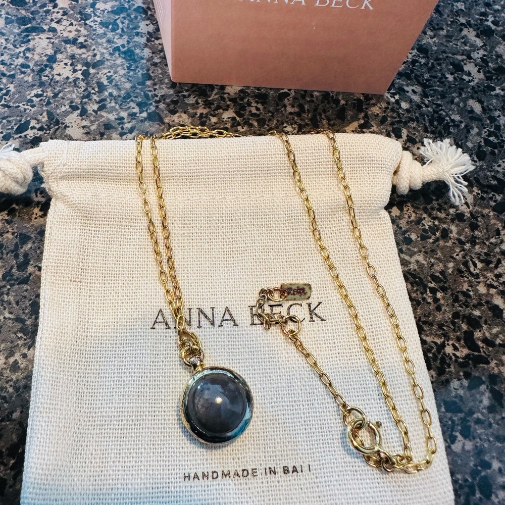 New and never worn. Anna Beck stunning gold necklace with stone. 18k gold.
